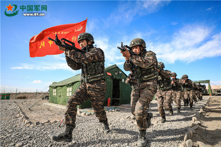 判断形势果断出击，帮助球队取胜
